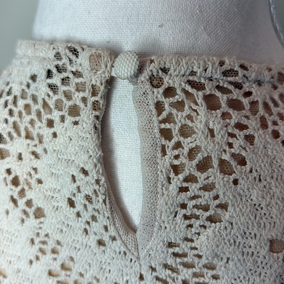 BCBG Max Azria Annica Crochet Lace Peplum Cream & Tan Cross Neck Top. XS - Picture 4 of 12